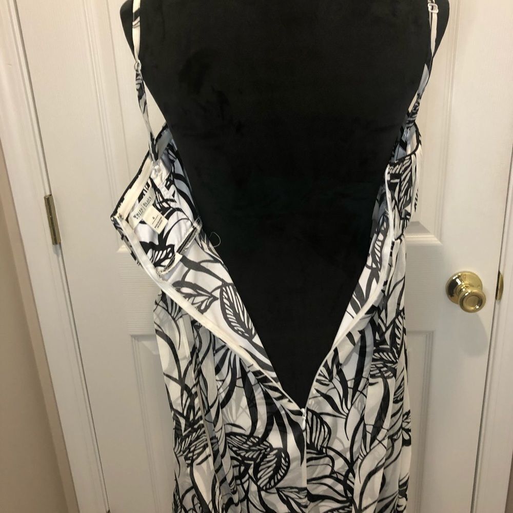 White House Black Market black white mini dress. - Picture 9 of 12